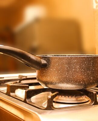 Czy można włożyć wrzątek do lodówki?