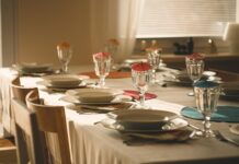 Jak ładnie złożyć serwetki na stół wigilijny?